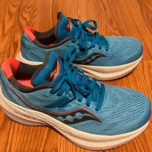 Saucony triumph 20 running sneakers